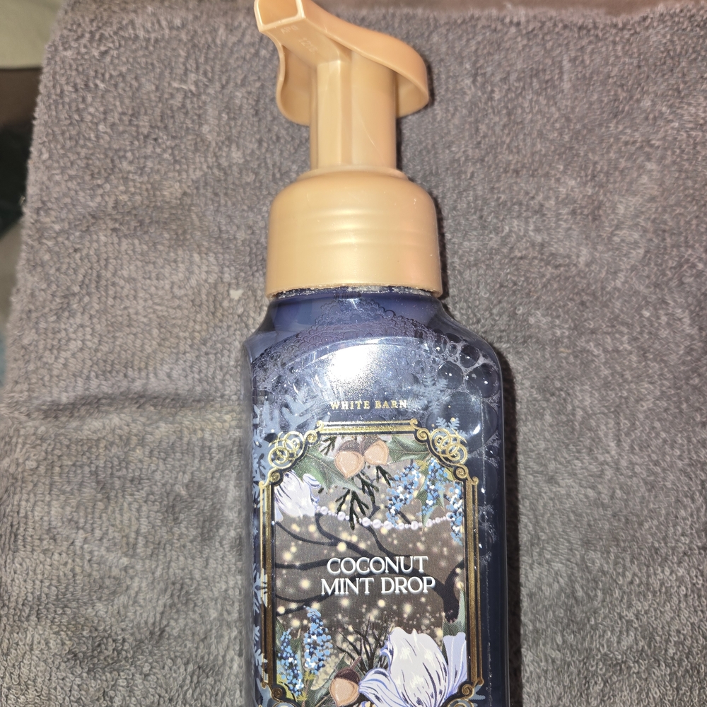 White Barn Coconut Mint Drop Foaming Soap